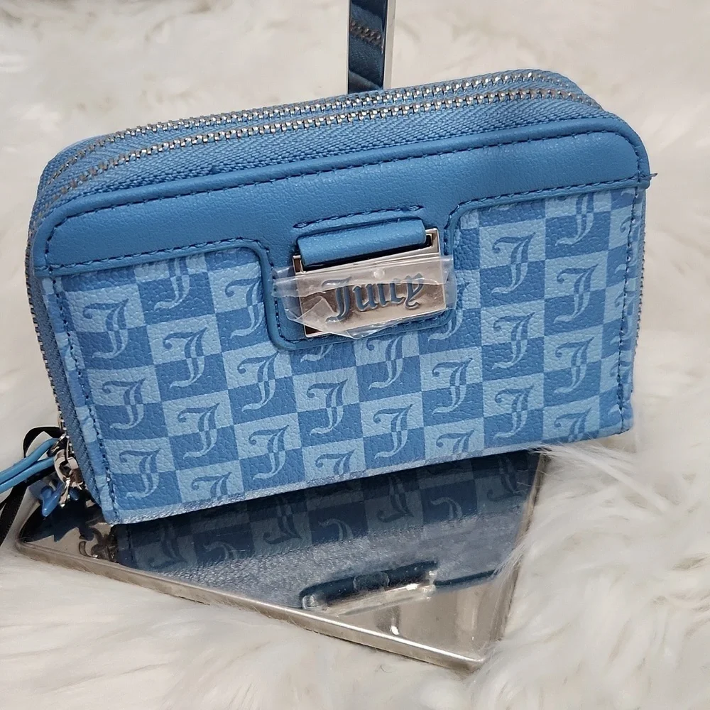 💙▪️Juicy Couture▪️ Miss Juicy Heritage Blue Medium Zip-around Wallet